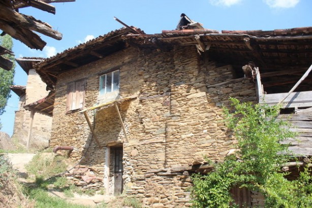 Foto - 'Akşamları cinlerin bastığı köy' deniyordu! Esrarengiz köyün son hali ortaya çıktı