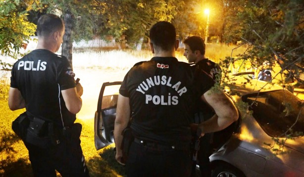 Foto - Aksaray’da film sahnelerini aratmayan polis-şüpheli kovalamacası kamerada