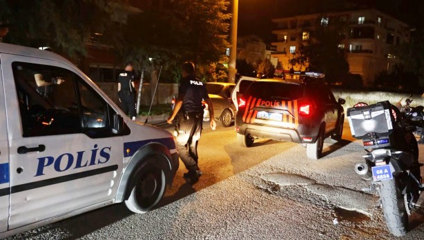 Foto - Aksaray’da film sahnelerini aratmayan polis-şüpheli kovalamacası kamerada