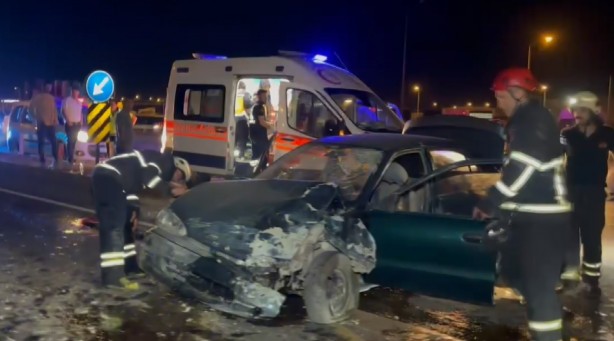 Foto - Aksaray'da hafif ticari araç ile otomobil çarpıştı