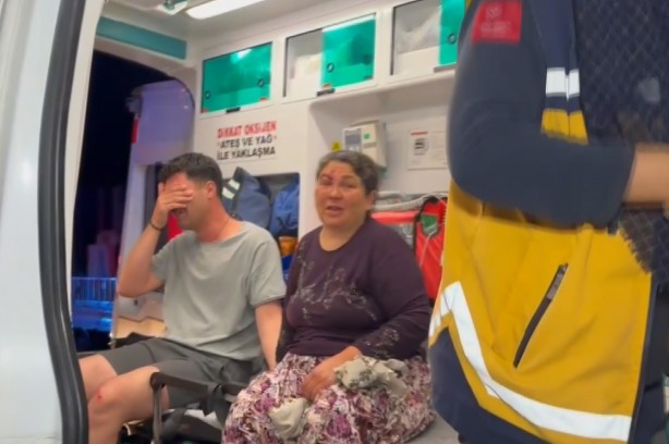 Foto - Aksaray'da hafif ticari araç ile otomobil çarpıştı