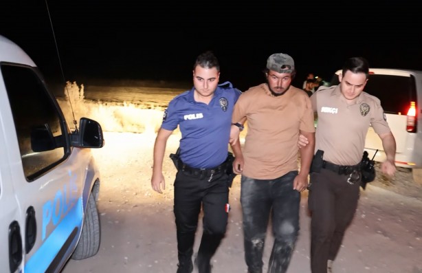 Foto - Aksaray'da kaçak göçmenler arpa tarlasında yakalandı