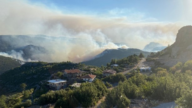 Foto - Akseki'deki yangında zarar gören alanlar böyle görüntülendi