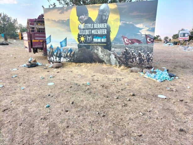 Akşener'in konuştuğu programın ardından geriye çöp kaldı! Sosyal medyada tepki yağdı