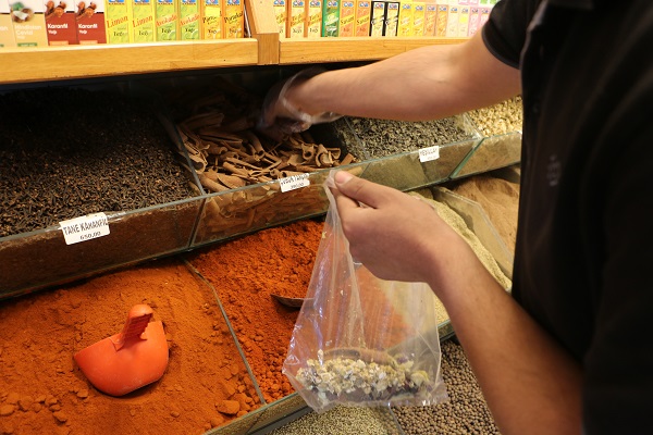 Foto - Aktarlarda yoğunluk başladı! Bu çayı içen hasta olmuyor