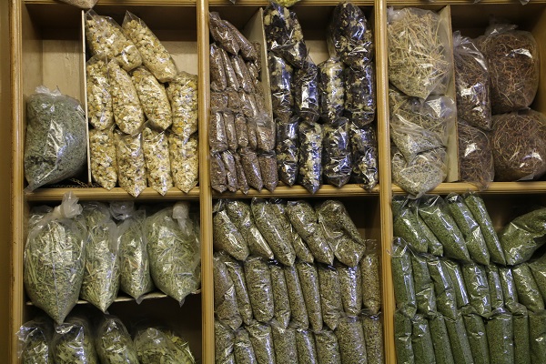 Foto - Aktarlarda yoğunluk başladı! Bu çayı içen hasta olmuyor