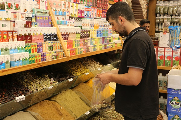 Foto - Aktarlarda yoğunluk başladı! Bu çayı içen hasta olmuyor