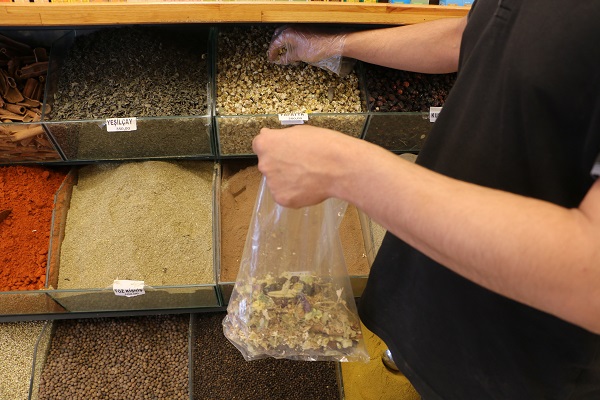 Foto - Aktarlarda yoğunluk başladı! Bu çayı içen hasta olmuyor