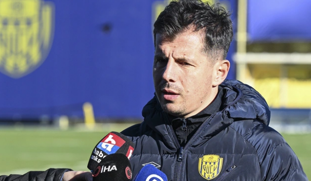 Al birini vur ötekine! Yok böyle bir açıklama! Neyin kafasını yaşıyorsun Belözoğlu Hocam!