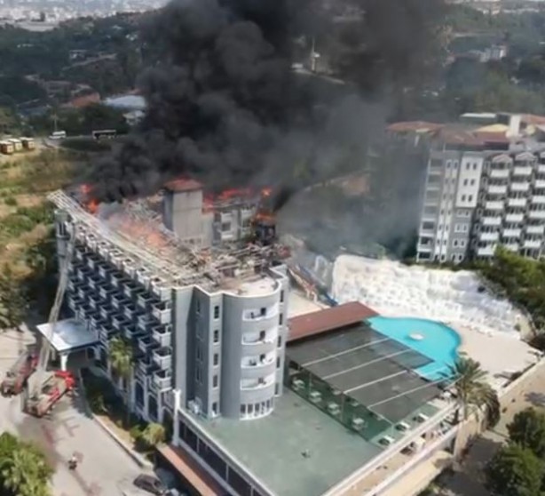 Foto - Alanya'da panik! Otel alev aldı