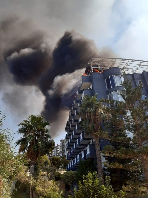 Foto - Alanya'da panik! Otel alev aldı