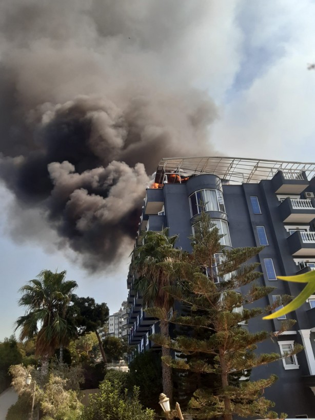 Foto - Alanya'da panik! Otel alev aldı