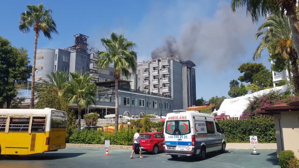 Foto - Alanya'da panik! Otel alev aldı
