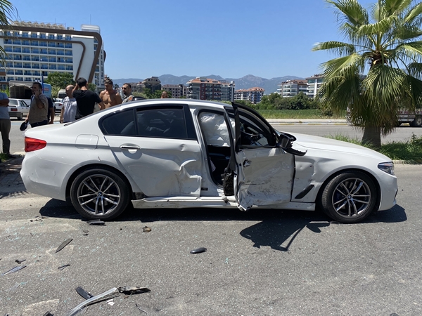 Foto - Alanya'da zincirleme kaza: Yaralılar var
