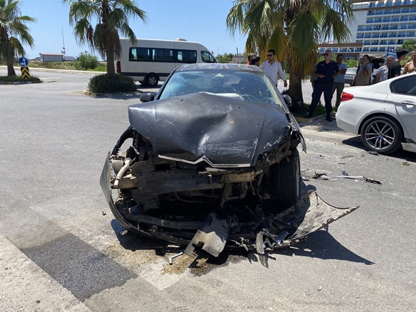 Foto - Alanya'da zincirleme kaza: Yaralılar var