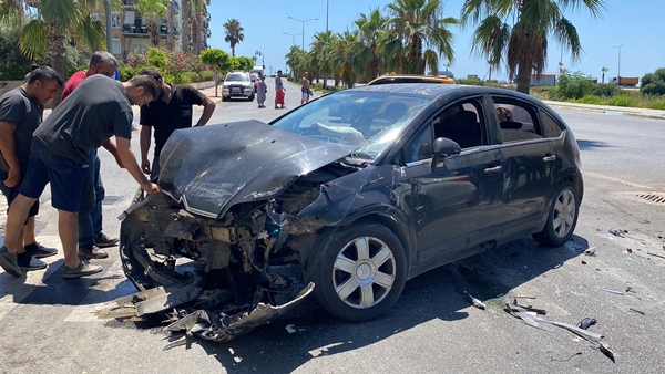 Alanya'da zincirleme kaza: Yaralılar var