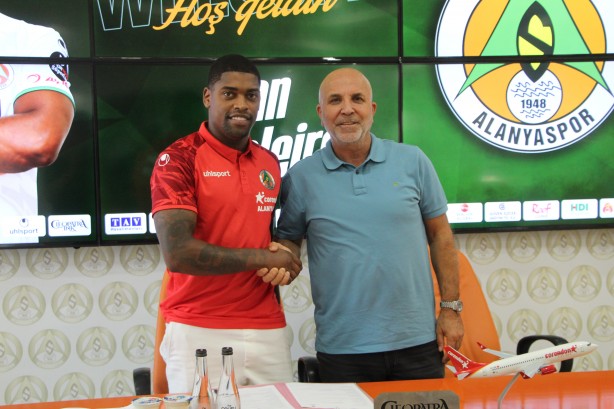 Foto - Alanyaspor bombayı İngiltere'de patlattı