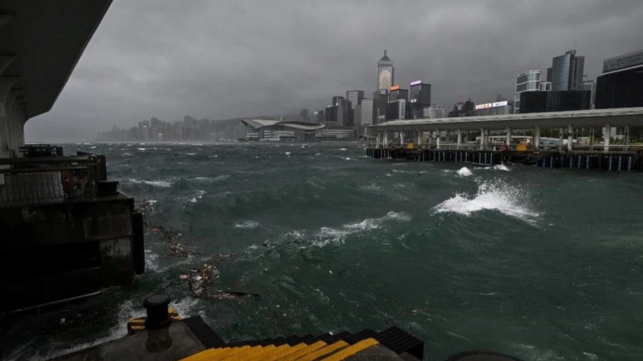 Alarm seviyesi tavan yaptı: 500 uçuş iptal edildi, okullar kapatıldı 