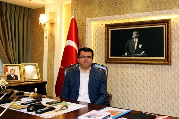 Albayın darbe karşısında duruşu takdir kazandı
