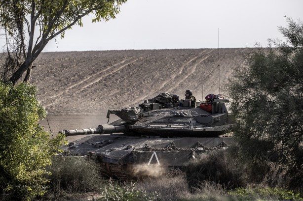 Foto - Alçak İsrail askerleri Sderot bölgesinde böyle görüntülendi! Çok sayıda tank, obüs ve zırhlı araçlar!