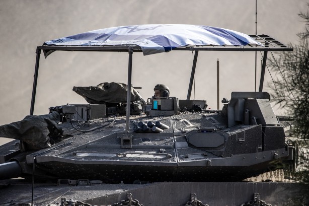 Foto - Alçak İsrail askerleri Sderot bölgesinde böyle görüntülendi! Çok sayıda tank, obüs ve zırhlı araçlar!