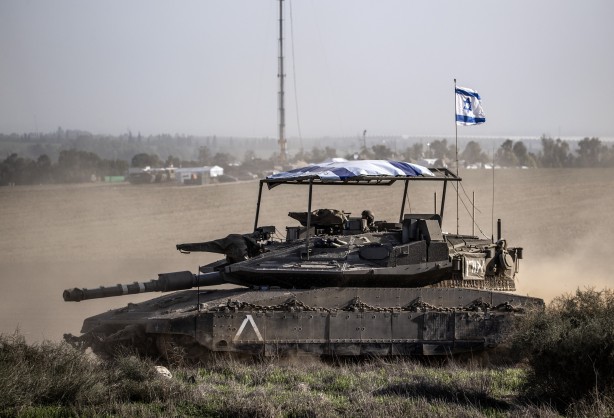 Foto - Alçak İsrail askerleri Sderot bölgesinde böyle görüntülendi! Çok sayıda tank, obüs ve zırhlı araçlar!