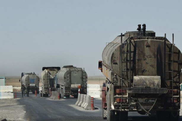 Foto - Alçaklar binlerce varil petrolü göz göre göre çalıyor! Varilini 985 liradan satıyorlar