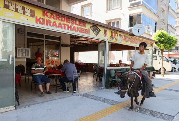 Foto - Aldığı eşekle… Japon turistin Türkiye’de yaptığını kimse yapmadı