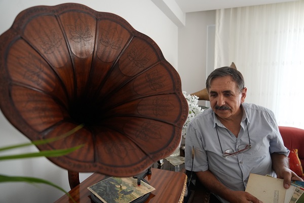 Aldığı gramofon bozuk çıkınca hayatı değişti