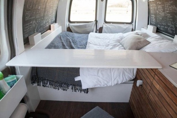 Foto - Aldığı kamyoneti karavana çevirdi!