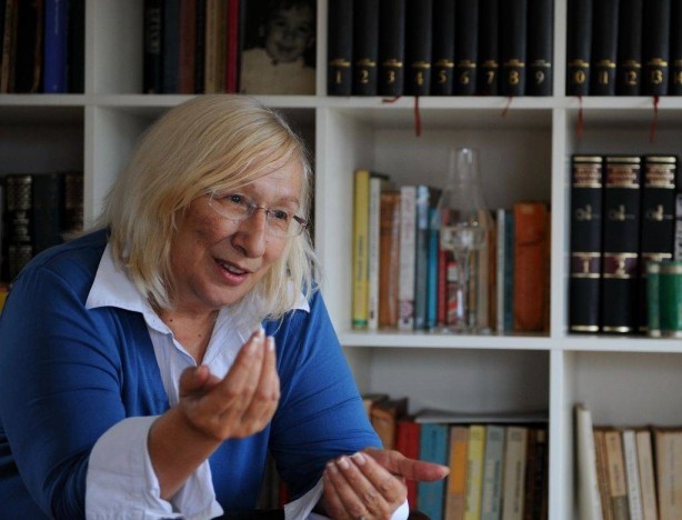 Foto - Alev Alatlı: Yedikule Zindanları'nda oturmuyoruz, hiçbir şey değişmeyecek