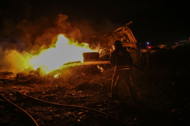 Foto - Alev alev yandı! Ekipler zor anlar yaşadı