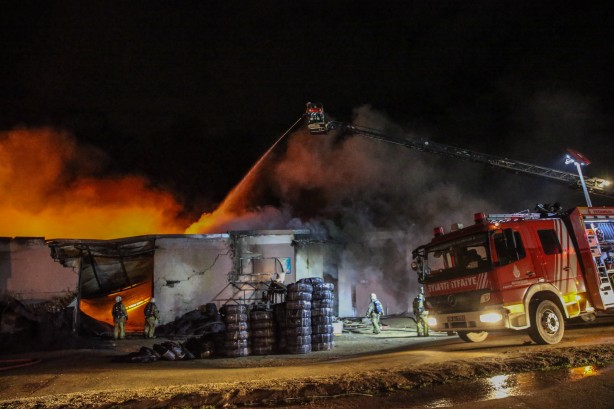 Foto - Alev alev yandı! Ekipler zor anlar yaşadı
