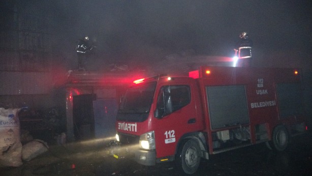 Foto - Alevler geceyi aydınlattı! Bütün gece yandı