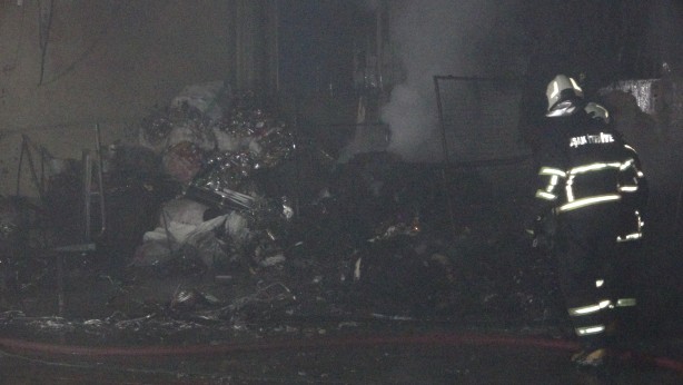 Foto - Alevler geceyi aydınlattı! Bütün gece yandı