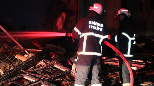 Foto - Alevler göğe yükseldi, tarihi konak küle döndü