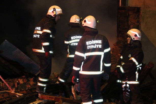 Foto - Alevler göğe yükseldi, tarihi konak küle döndü