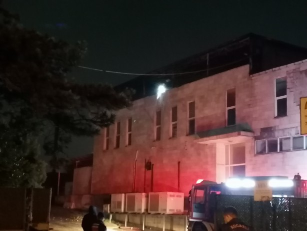 Foto - Alevlere teslim olan süt fabrikasında 200 güvercin telef oldu!