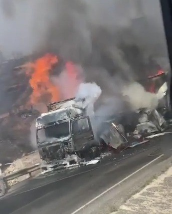 Alevlere teslim olan tırdaki 20 ton fındık küle döndü