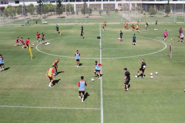 Foto - Alex de Souza ilk antrenmanına çıktı!