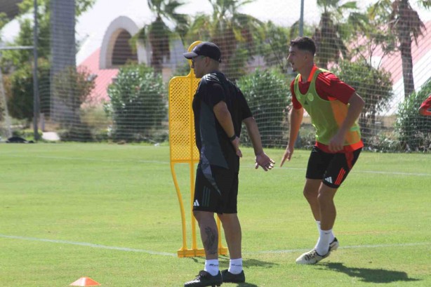 Foto - Alex de Souza ilk antrenmanına çıktı!