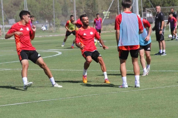 Foto - Alex de Souza ilk antrenmanına çıktı!