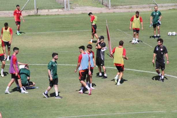 Foto - Alex de Souza ilk antrenmanına çıktı!