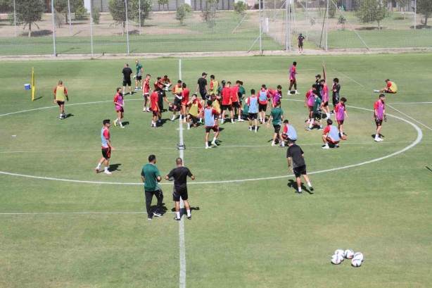 Foto - Alex de Souza ilk antrenmanına çıktı!