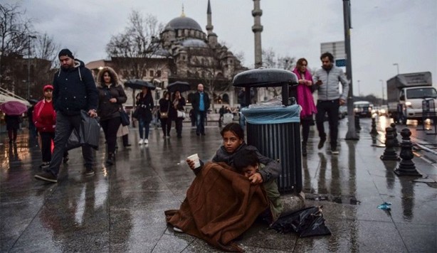 Foto - Algı oyunları tek tek bozuluyor! İşte Suriyeliler hakkında söylenen yalanlar...