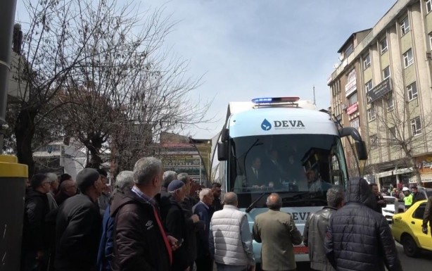 Foto - Ali Babacan’ı takan yok