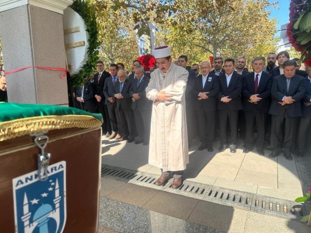 Foto - Ali Babacan'ın babası toprağa verildi