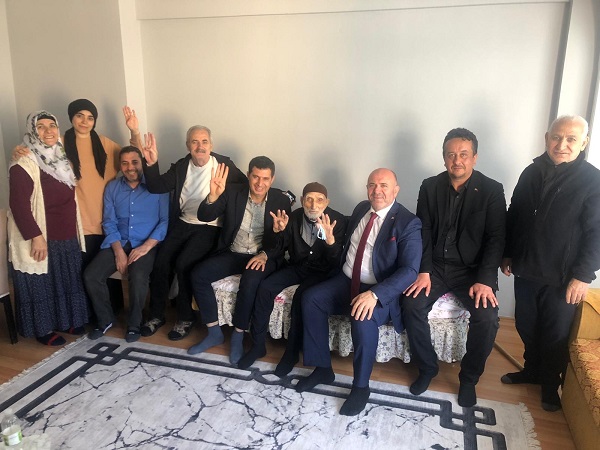 Foto - Ali Dede sözünü tuttu! Hastaneden çıktı sandığa gitti