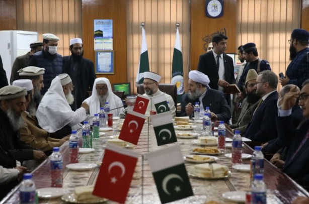 Foto - Coşkuyla karşılanan Ali Erbaş, Pakistanlı alimlerle buluştu: Kurtuluş Savaşı’nda verdiğiniz destekler...