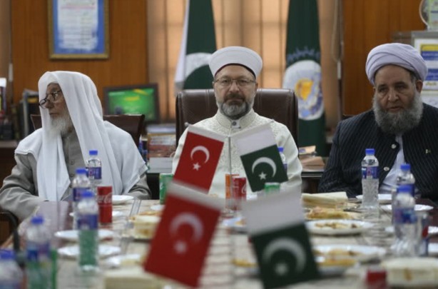 Foto - Coşkuyla karşılanan Ali Erbaş, Pakistanlı alimlerle buluştu: Kurtuluş Savaşı’nda verdiğiniz destekler...